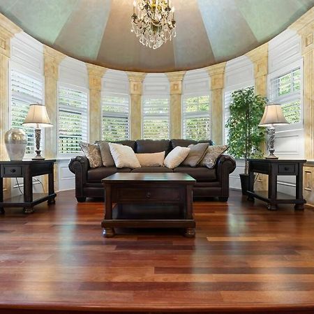 French Chateau W/Swim Spa & Theatre: 11,700 Sqft YYC Exteriör bild