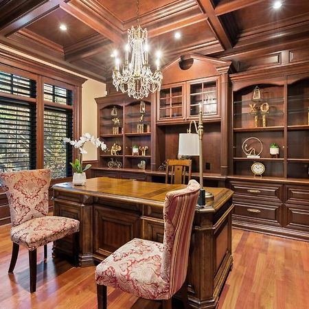 French Chateau W/Swim Spa & Theatre: 11,700 Sqft YYC Exteriör bild