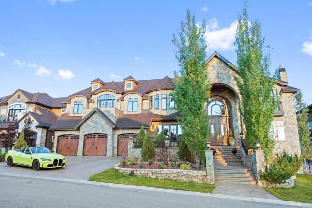 French Chateau W/Swim Spa & Theatre: 11,700 Sqft YYC Exteriör bild