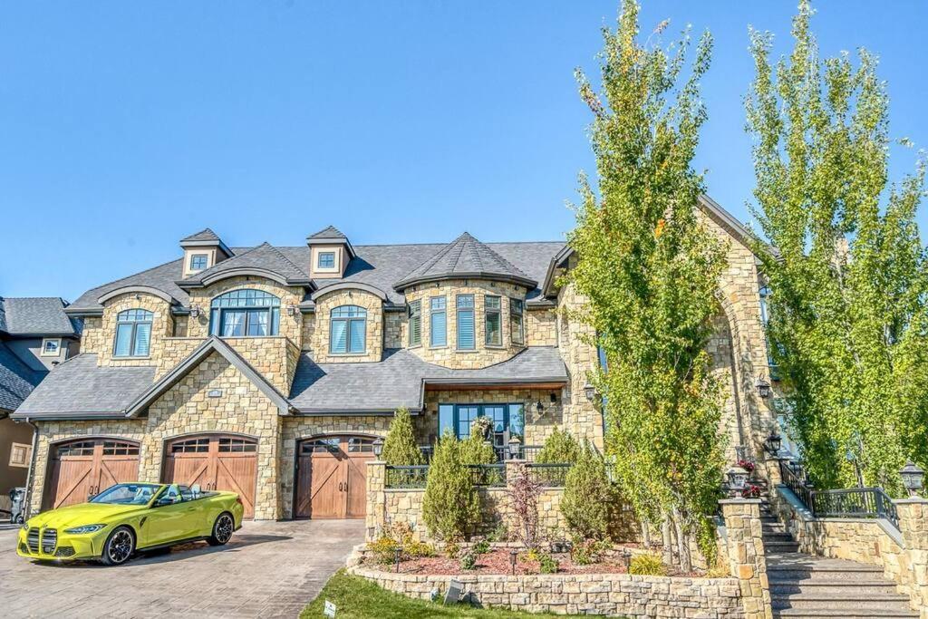 French Chateau W/Swim Spa & Theatre: 11,700 Sqft YYC Exteriör bild