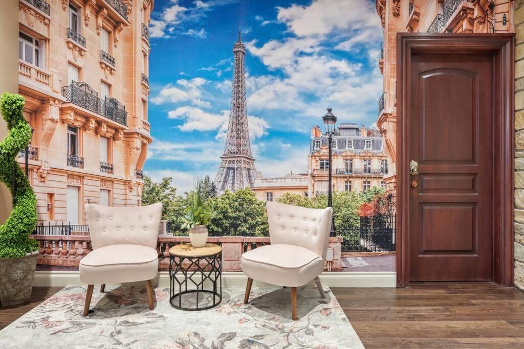 French Chateau W/Swim Spa & Theatre: 11,700 Sqft YYC Exteriör bild