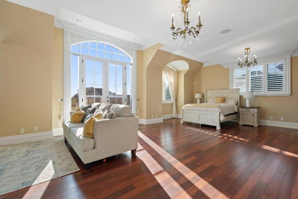 French Chateau W/Swim Spa & Theatre: 11,700 Sqft YYC Exteriör bild
