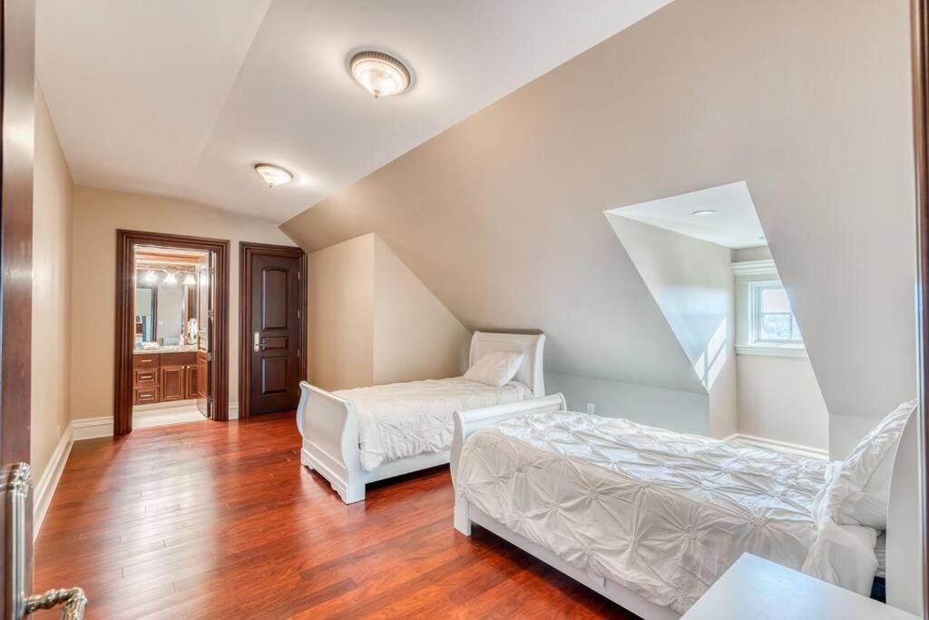 French Chateau W/Swim Spa & Theatre: 11,700 Sqft YYC Exteriör bild