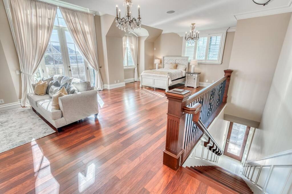 French Chateau W/Swim Spa & Theatre: 11,700 Sqft YYC Exteriör bild