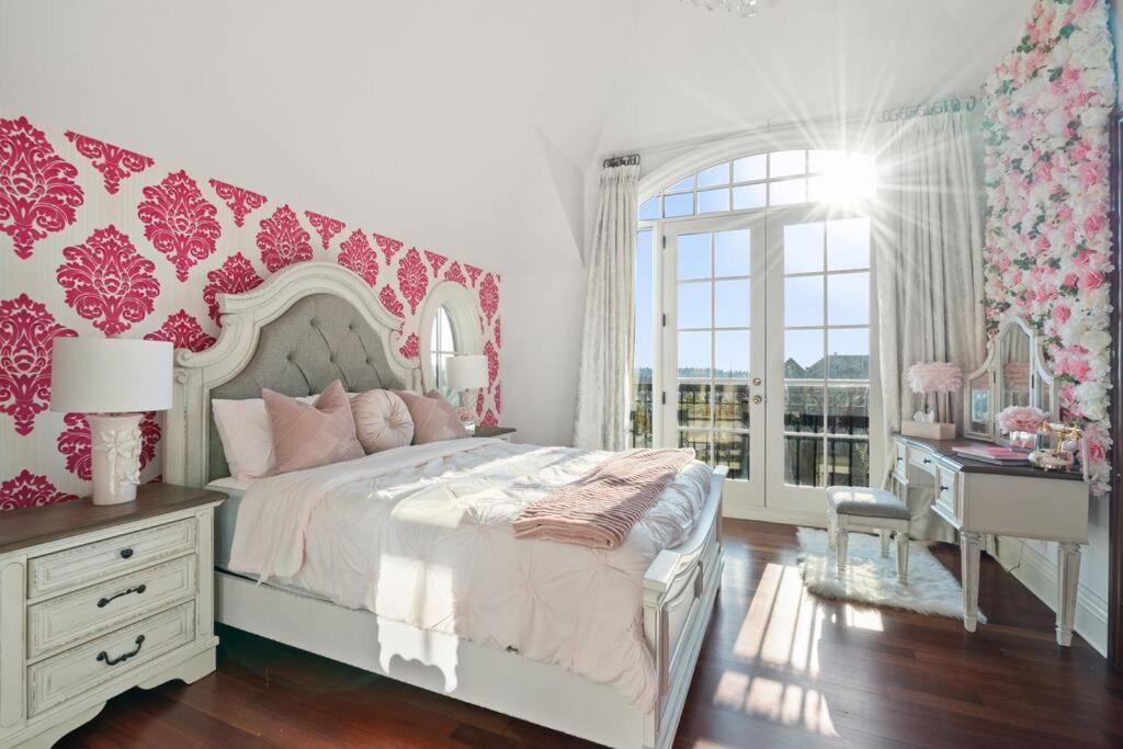French Chateau W/Swim Spa & Theatre: 11,700 Sqft YYC Exteriör bild