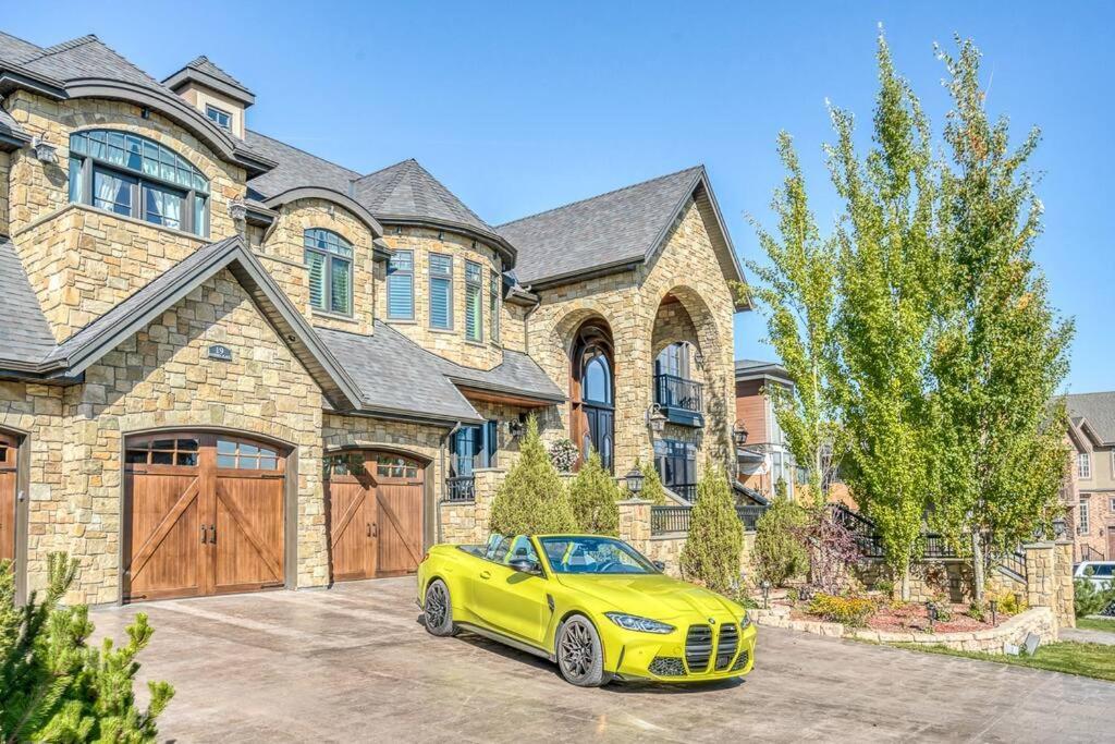 French Chateau W/Swim Spa & Theatre: 11,700 Sqft YYC Exteriör bild