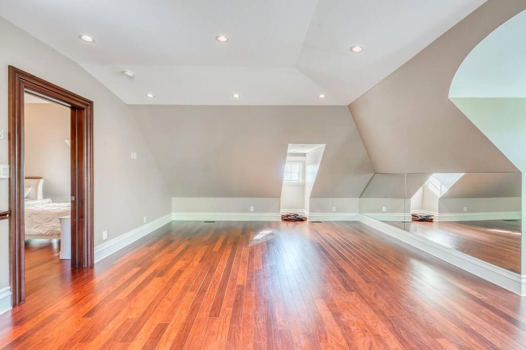 French Chateau W/Swim Spa & Theatre: 11,700 Sqft YYC Exteriör bild