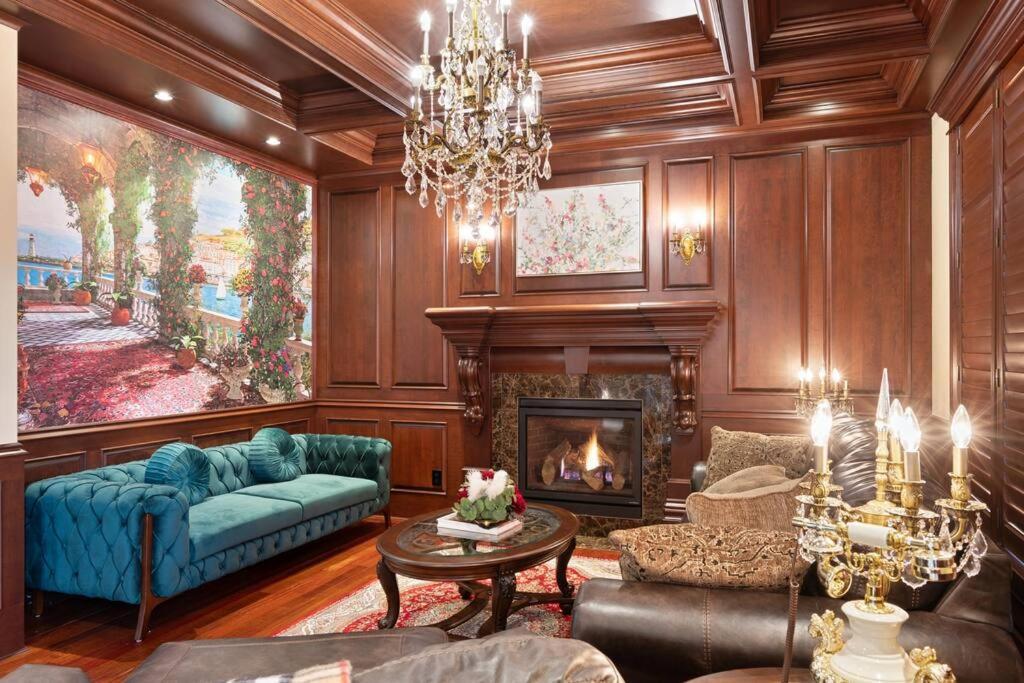 French Chateau W/Swim Spa & Theatre: 11,700 Sqft YYC Exteriör bild